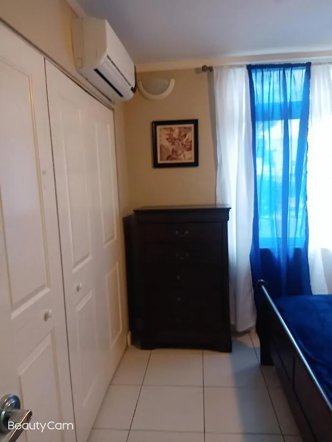 Royal Exquisite Deluxe Apartment Kingston